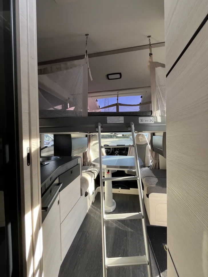 Fahrzeugbild Challenger Teilintegriert 337GA Graphite Ultimate #9