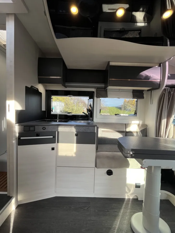 Fahrzeugbild Challenger Teilintegriert 337GA Graphite Ultimate #5