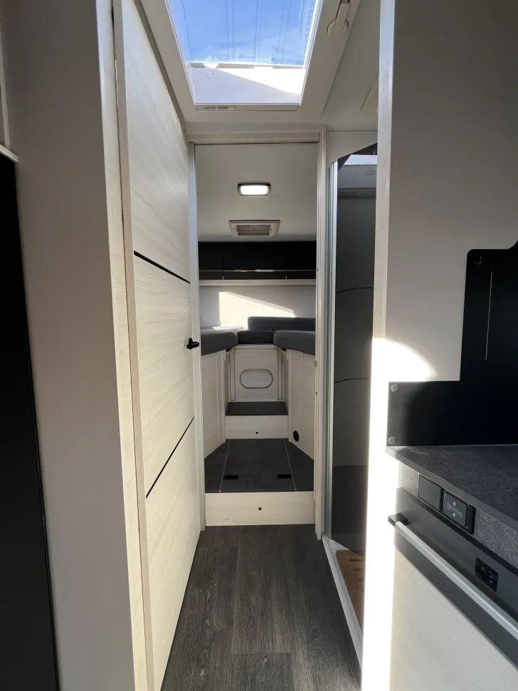 Fahrzeugbild Challenger Teilintegriert 337GA Graphite Ultimate #11