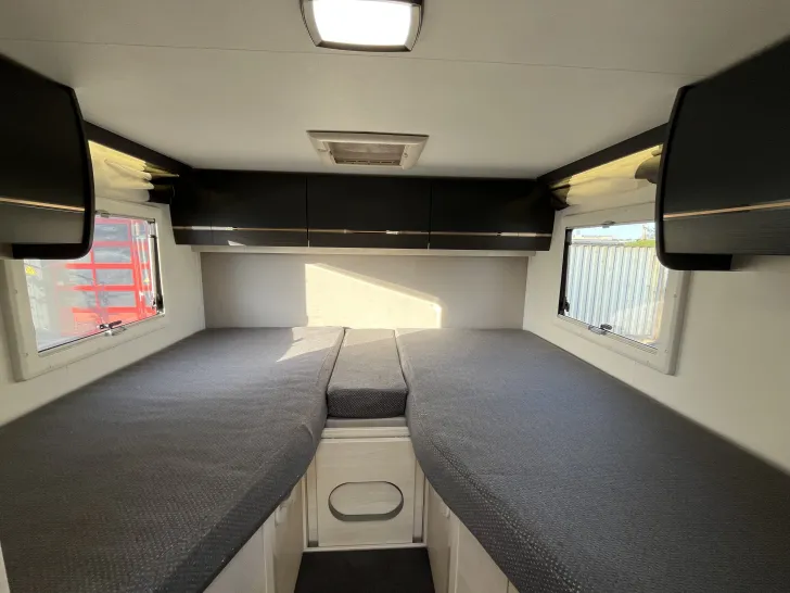 Fahrzeugbild Challenger Teilintegriert 337GA Graphite Ultimate #14