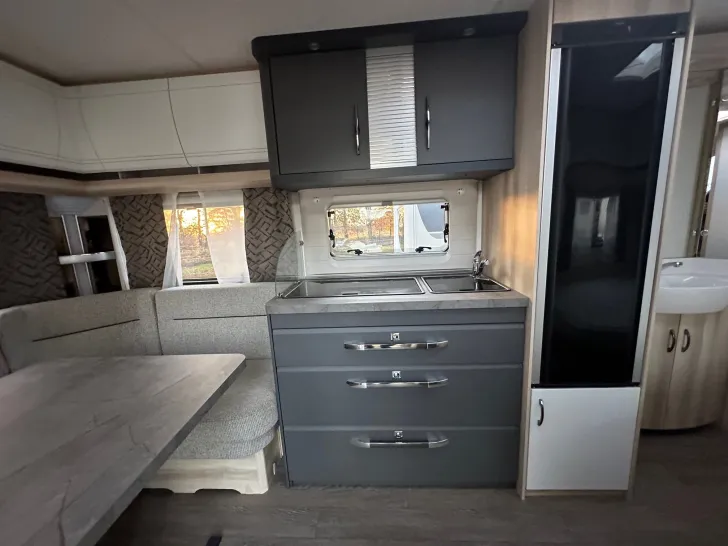 Fahrzeugbild Hobby De Luxe 460 UFe #6