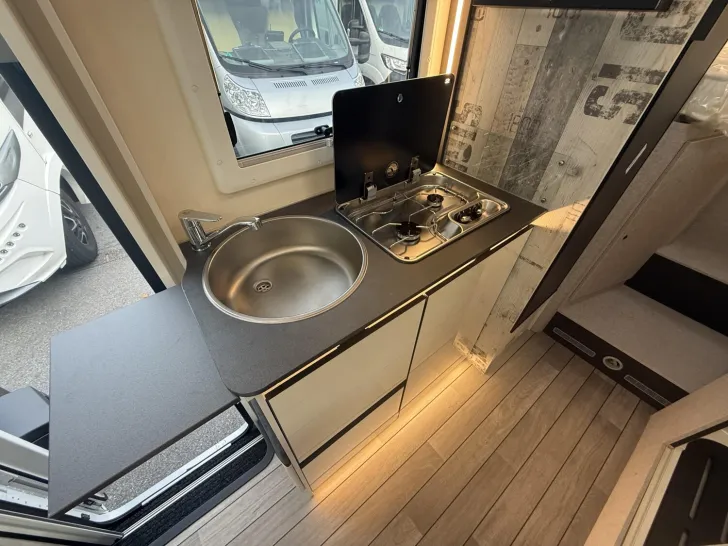 Fahrzeugbild Forster Coupe FT669EBN Trevel Line+Winter Pack+Hubbett #10