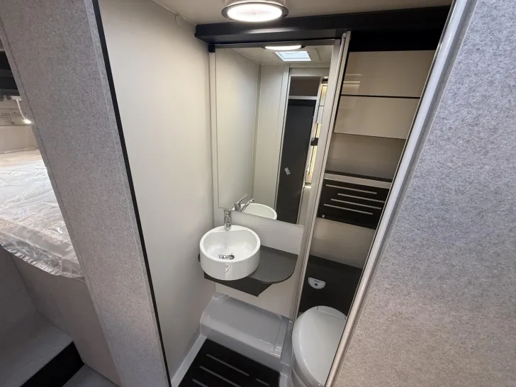 Fahrzeugbild Forster Coupe FT669EBN Trevel Line+Winter Pack+Hubbett #15