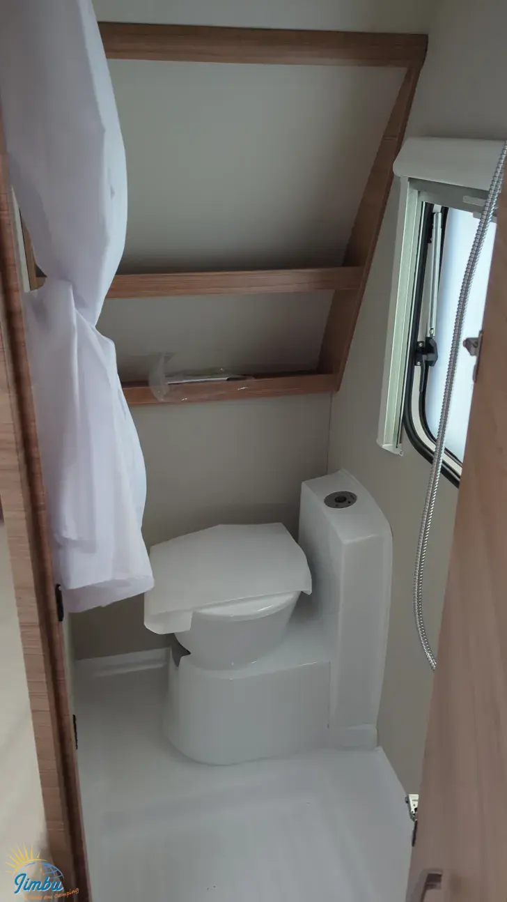 Toilette Weinsberg CaraOne 450 FU Auflastung auf 1500kg-1068