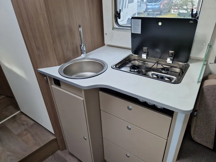 Fahrzeugbild Carado T457 Pro+ (Autom. Navi Markise Hubbett) #12