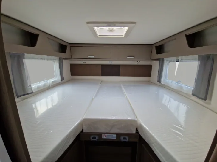 Fahrzeugbild Carado T457 Pro+ (Autom. Navi Markise Hubbett) #15