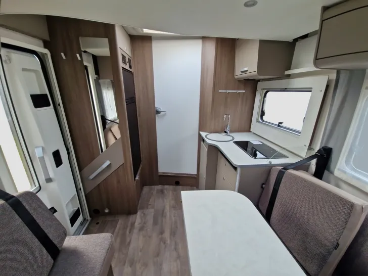 Fahrzeugbild Carado T457 Pro+ (Autom. Navi Markise Hubbett) #17
