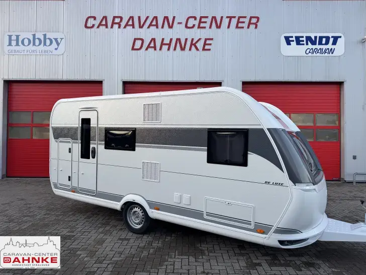 Fahrzeugbild Hobby De Luxe 490 KMF Autark, Garage, 1800 kg #1