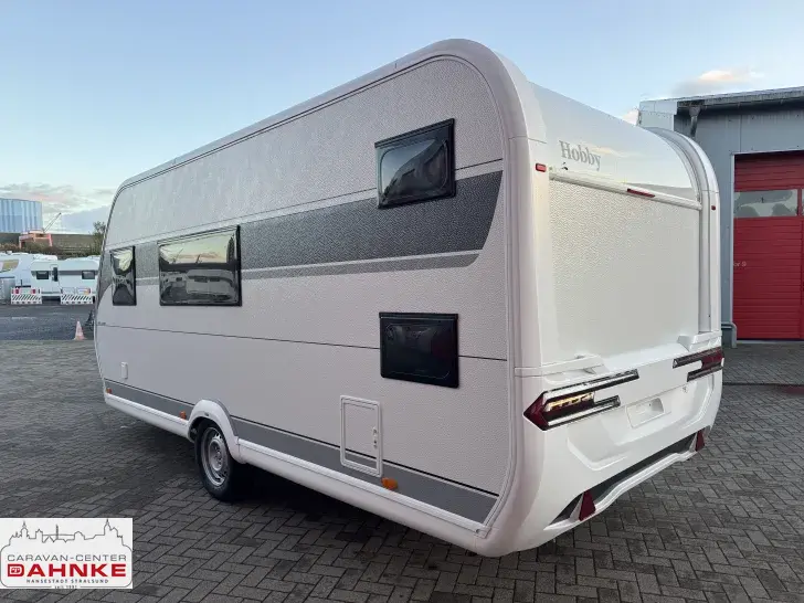 Fahrzeugbild Hobby De Luxe 490 KMF Autark, Garage, 1800 kg #5