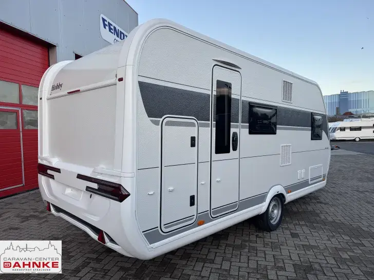 Fahrzeugbild Hobby De Luxe 490 KMF Autark, Garage, 1800 kg #7