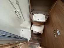 Fahrzeugbild Weinsberg CaraCompact 600 MEG EDITION [PEPPER] Mietwagen verfügbar Nov´26 #6