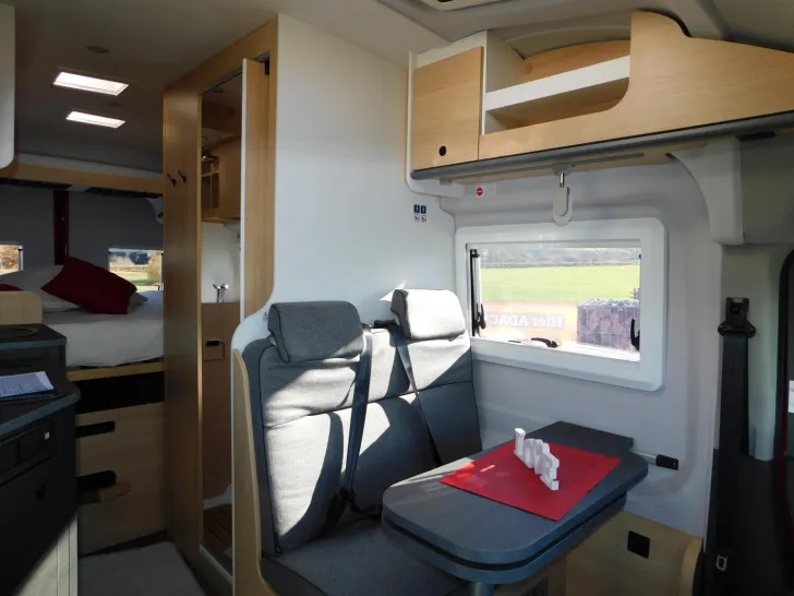 Fahrzeugbild Sunlight Cliff 4x4 590 75-Jahre-Edition #10