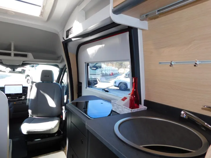 Fahrzeugbild Sunlight Cliff 4x4 590 75-Jahre-Edition #12