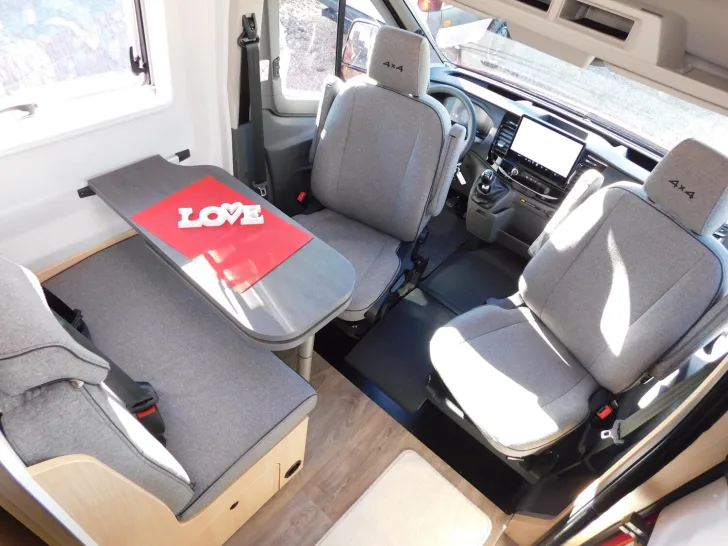 Fahrzeugbild Sunlight Cliff 4x4 590 75-Jahre-Edition #13