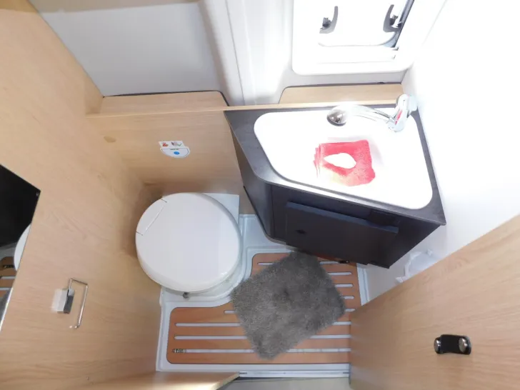 Fahrzeugbild Sunlight Cliff 4x4 590 75-Jahre-Edition #19