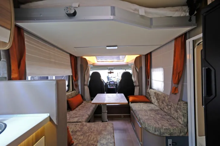 Fahrzeugbild Challenger Graphite 290 M14 / Hubbett / Solar / Klima #9