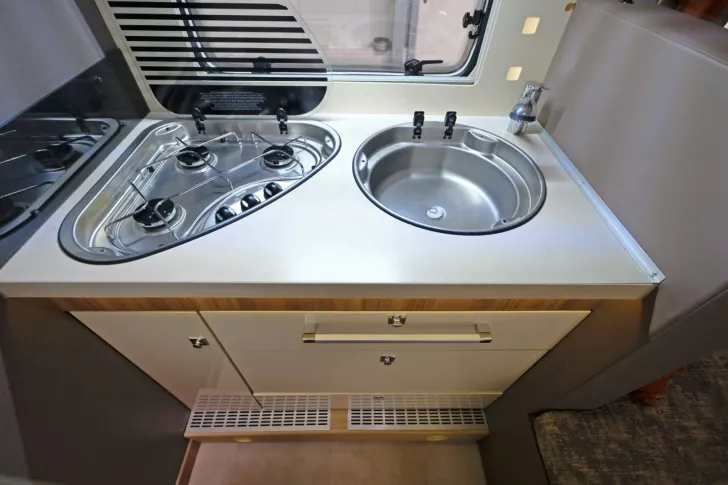 Fahrzeugbild Challenger Graphite 290 M14 / Hubbett / Solar / Klima #13