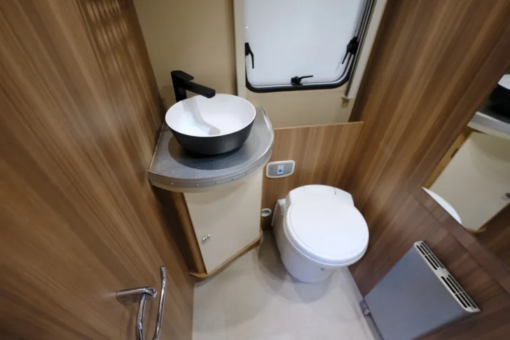 Fahrzeugbild Challenger Graphite 290 M14 / Hubbett / Solar / Klima #14