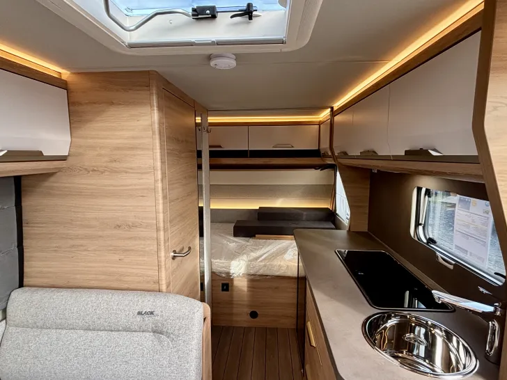 Fahrzeugbild Knaus Südwind 420 QD Black Selection Markise, Luxus-Bettumbau #6