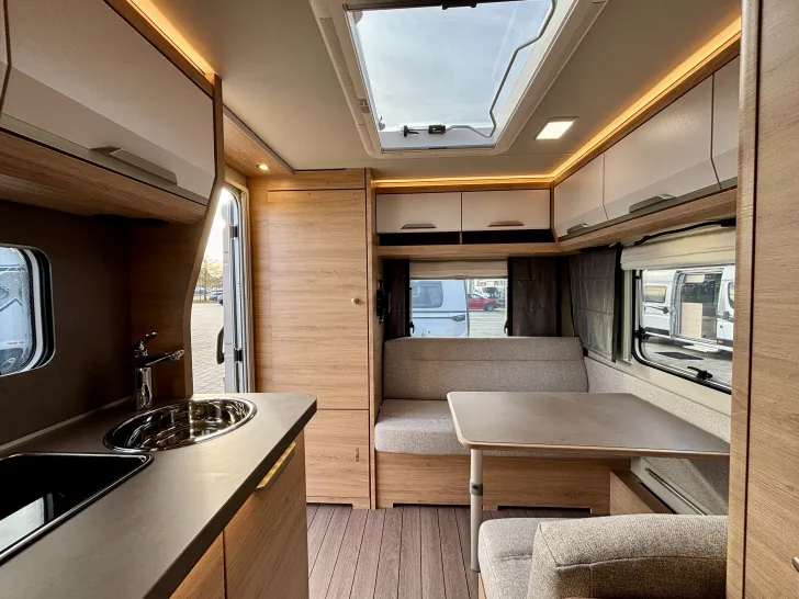 Fahrzeugbild Knaus Südwind 420 QD Black Selection Markise, Luxus-Bettumbau #7