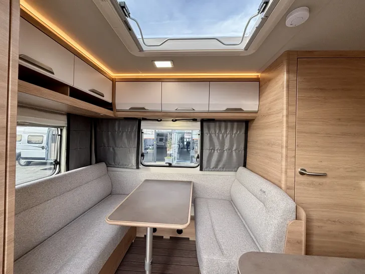 Fahrzeugbild Knaus Südwind 420 QD Black Selection Markise, Luxus-Bettumbau #8