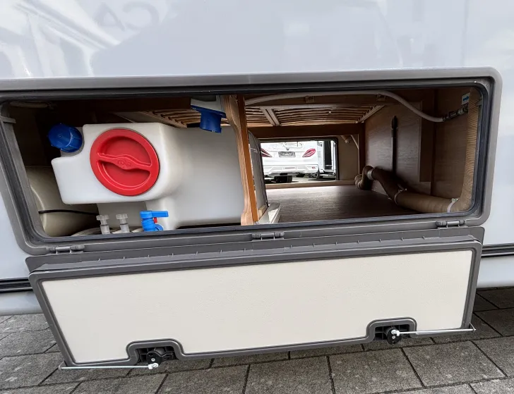 Fahrzeugbild Knaus Südwind 420 QD Black Selection Markise, Luxus-Bettumbau #10