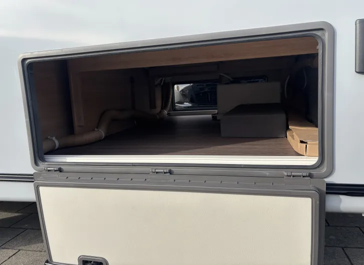 Fahrzeugbild Knaus Südwind 420 QD Black Selection Markise, Luxus-Bettumbau #11