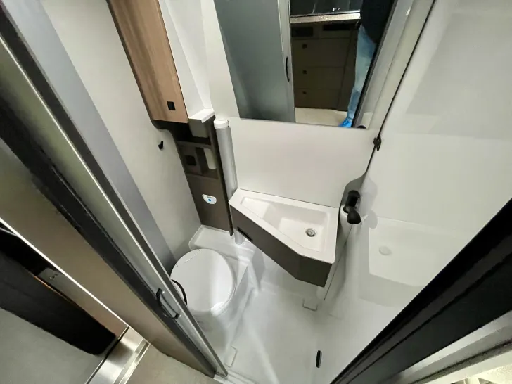 Fahrzeugbild Bürstner B66 600 C #10