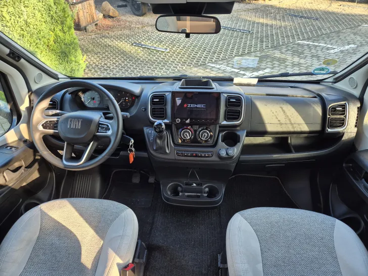 Fahrzeugbild Carado T338 pro+ *Hubbett*SAT*Bettumbau* #8