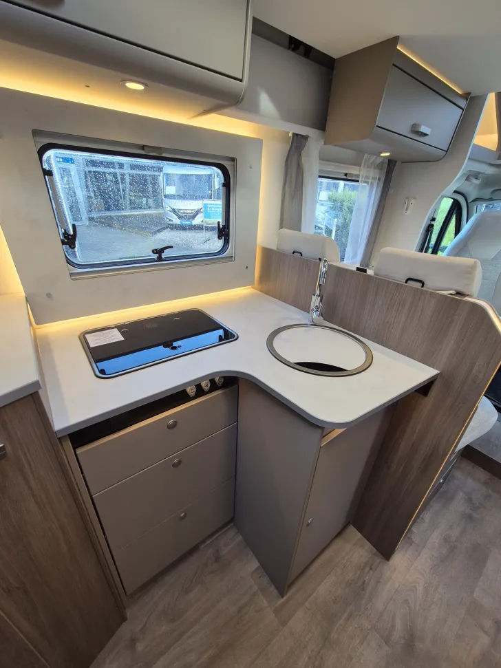 Fahrzeugbild Carado T338 pro+ *Hubbett*SAT*Bettumbau* #22