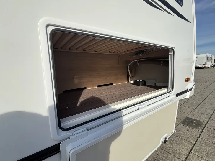 Fahrzeugbild Knaus Südwind 460 EU Black Selection Weiß, MonoControl ThuleMarkise #18