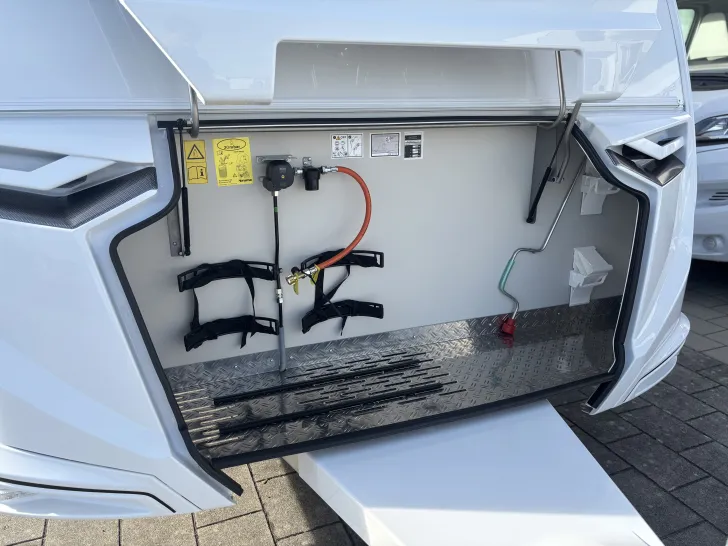 Fahrzeugbild Knaus Südwind 460 EU Black Selection Weiß, MonoControl ThuleMarkise #21