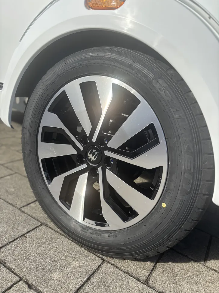 Fahrzeugbild Knaus Südwind 460 EU Black Selection Weiß, MonoControl ThuleMarkise #24