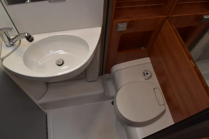 Fahrzeugbild Hymer Exsis-i 504 ALKO, Solar, Sat, 6,20m #17