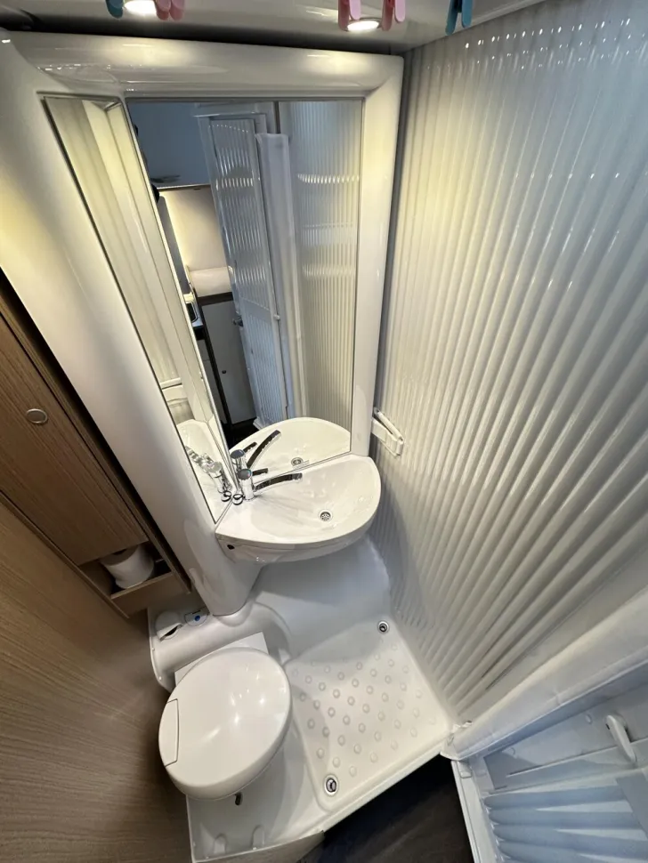 Fahrzeugbild Carado I 338 #10