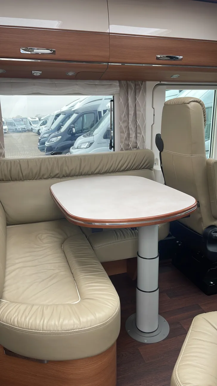 Sitzgruppe Carthago chic c-line I 5.0 QB L *tolles Fahrzeug, reisefertig*