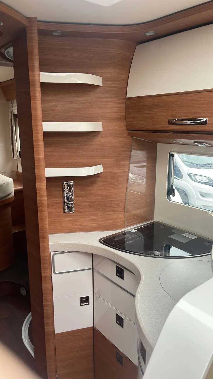 Sicht vorne-hinten Carthago chic c-line I 5.0 QB L *tolles Fahrzeug, reisefertig*