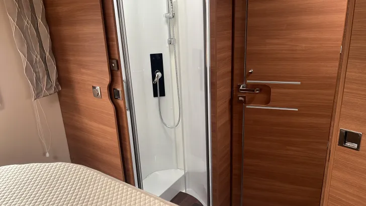 Weitere Betten Carthago chic c-line I 5.0 QB L *tolles Fahrzeug, reisefertig*