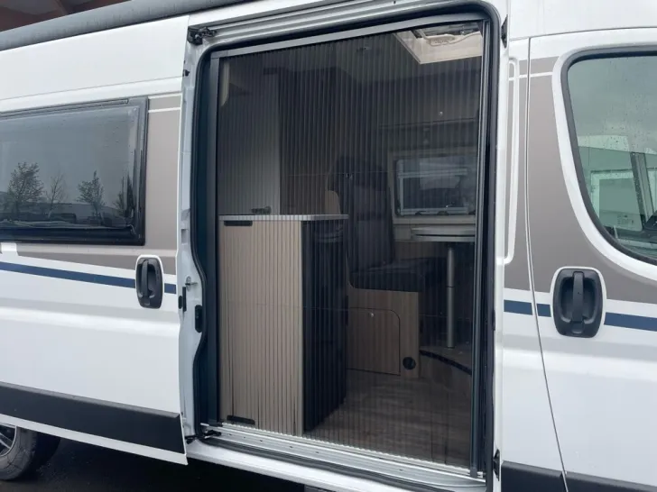 Fahrzeugbild Carado Camper Van 600 (entry/Rudi) mit Beschädig. #12