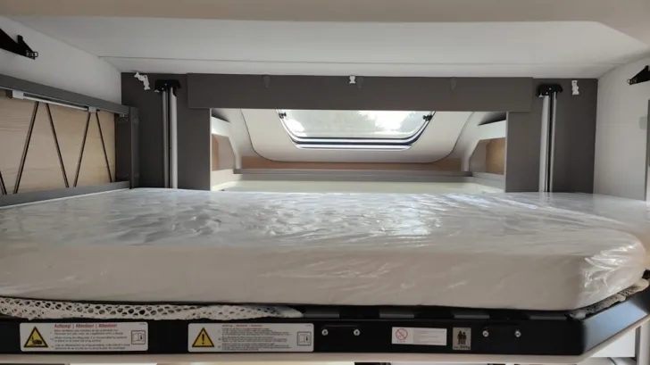 Fahrzeugbild LMC Tourer Lift H 730G - Einzelbetten & Hubbett #19