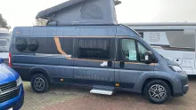 Seitlich Malibu Van First Class - Two Rooms 640 LE RB 2026 Listenpreis: 105.800€