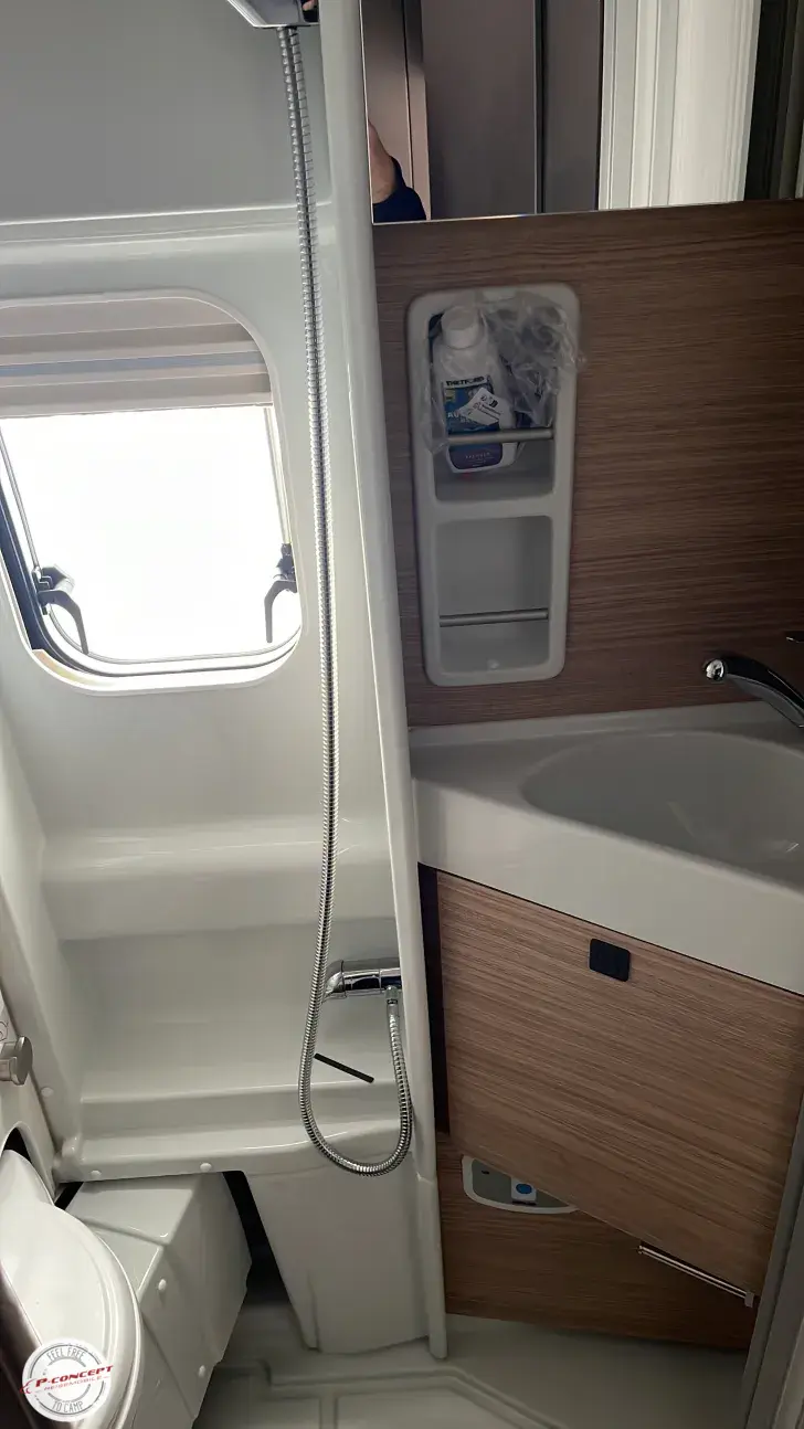 Toilette Malibu Van First Class - Two Rooms 640 LE RB 2026 Listenpreis: 105.800€