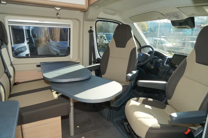 Fahrzeugbild Roadcar R 600 (58) AHK, Navi #7