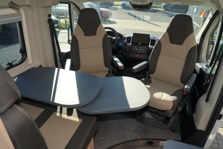 Fahrzeugbild Roadcar R 600 (58) AHK, Navi #8