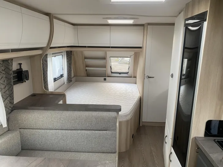 Fahrzeugbild Hobby De Luxe 560 KMFe - sehr gepflegt/ Vorzelt #3