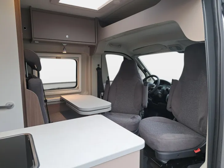 Fahrzeugbild Carado pro CV 602 Automatik, Solar, Rahmenfenster #8