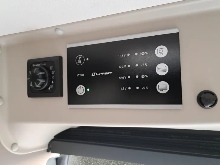 Fahrzeugbild Carado pro CV 602 Automatik, Solar, Rahmenfenster #15