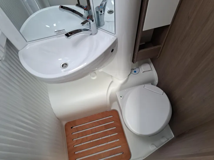 Fahrzeugbild Carado V 347 Pro+ Automatik, Solar, TV-Paket #17