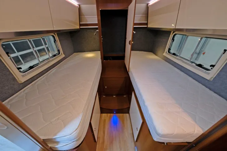 Fahrzeugbild Ahorn Camp Alaska TE Plus/AUTOMATIK/Einzelbetten+Hubbett #10