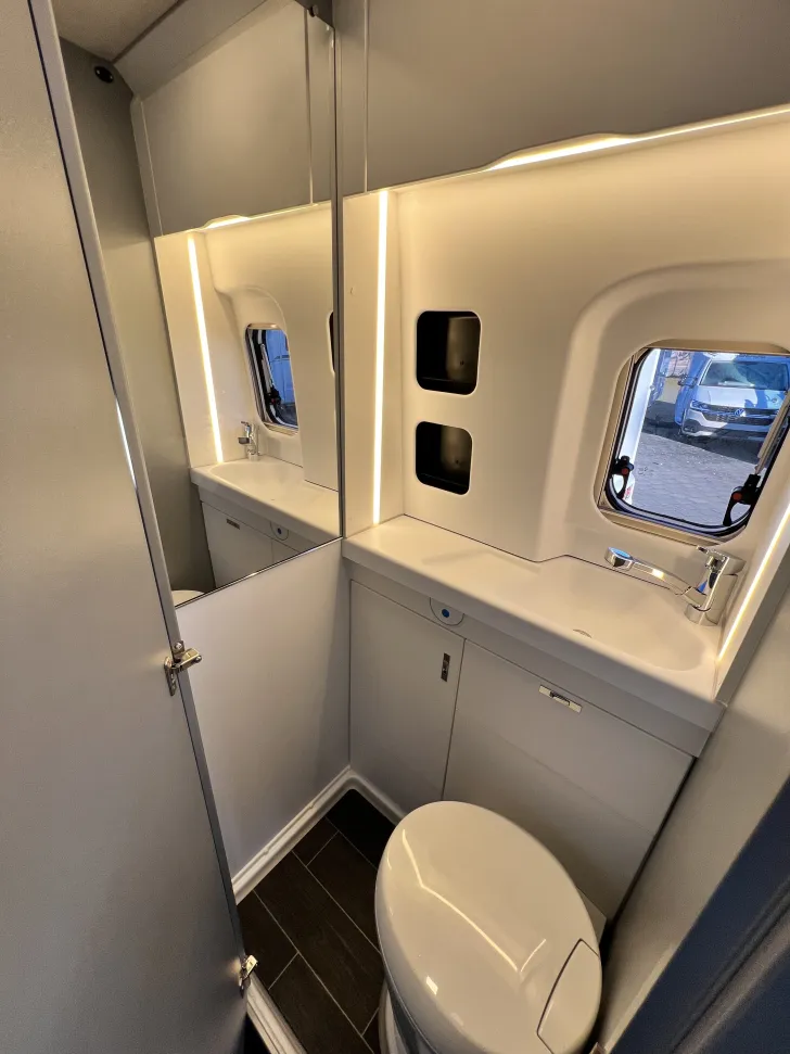 Sicht vorne-hinten Weinsberg CaraTour 550 MQ Ford Automatik Fliegentür